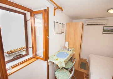 Baška Studio for 2 with Kitchenette & Air Conditioning