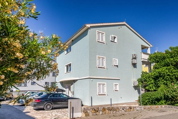 Baška Apartment for 2–4 Guests with Covered Terrace