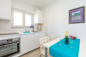 Baška Apartment for 2–4 Guests with Covered Terrace