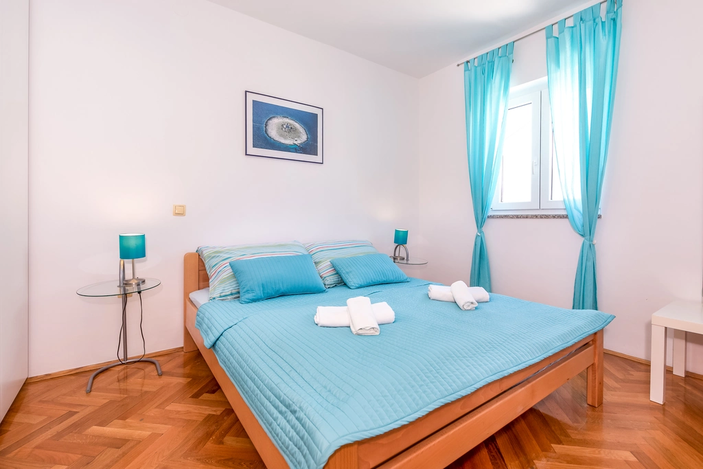 Baška Apartment for 2–4 Guests with Covered Terrace