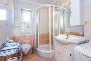 Baška Apartment for 2–4 Guests with Covered Terrace