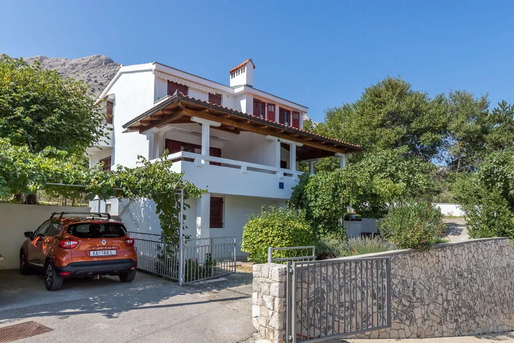 Baška Apartment for 3 with Sea-View Balcony