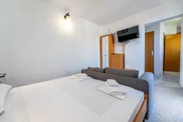 Baška Apartment for 3 with Sea-View Balcony