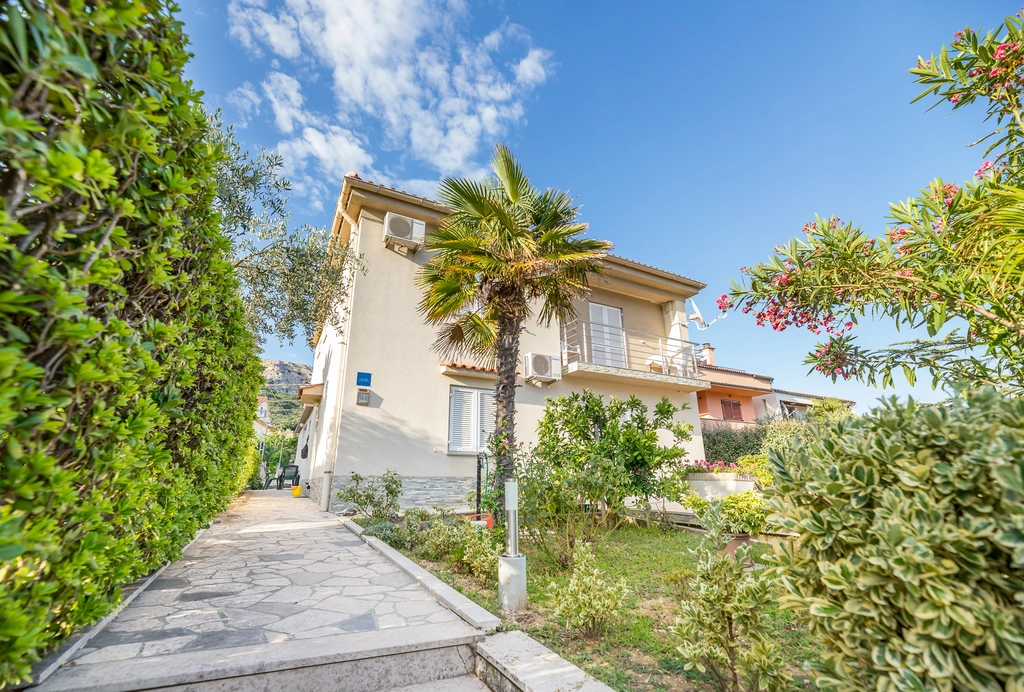 Ground-Floor Apartment in Baška for Up to 3