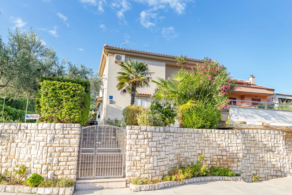 Ground-Floor Apartment in Baška for Up to 3