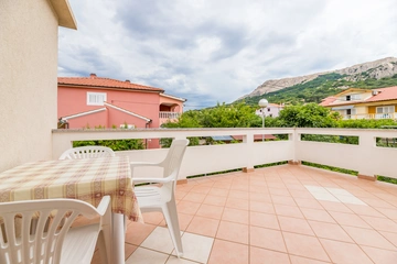 Balcony Apartment for 3 Guests in Baška