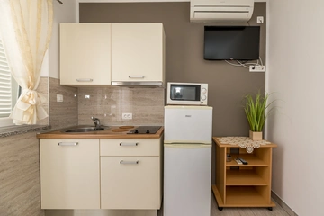 Balcony Apartment for 3 Guests in Baška