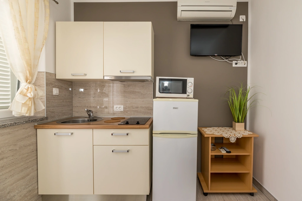 Balcony Apartment for 3 Guests in Baška