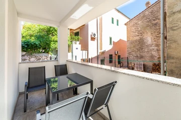 Apartment for 4 Guests in Baška Old Town