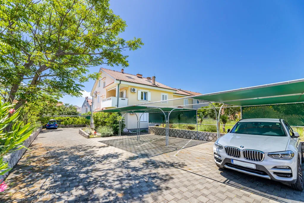 Apartment for 4 in Baška with Balcony and Sea View