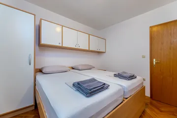 Apartment for 4 in Baška with Balcony and Sea View