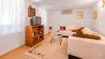 Baška Old Town Apartment for up to 5 Guests