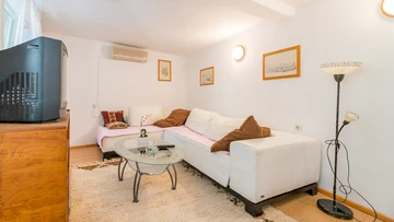 Baška Old Town Apartment for up to 5 Guests