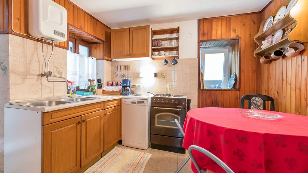 Baška Old Town Apartment for up to 5 Guests