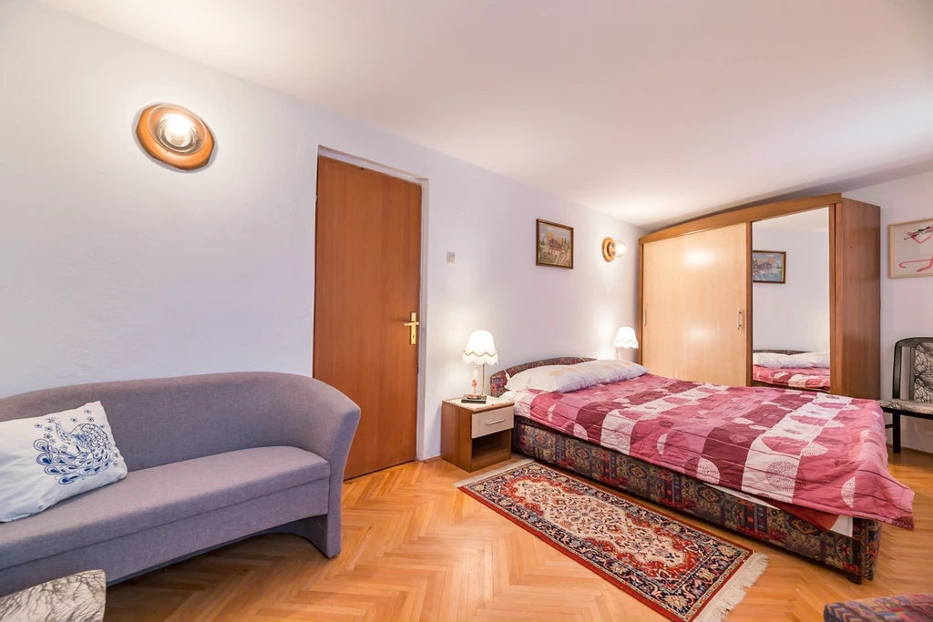 Baška Old Town Apartment for up to 5 Guests