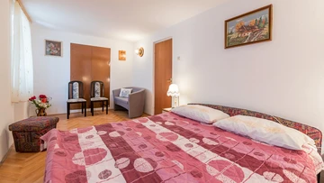 Baška Old Town Apartment for up to 5 Guests