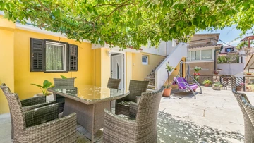 Baška Old Town Apartment for up to 5 Guests