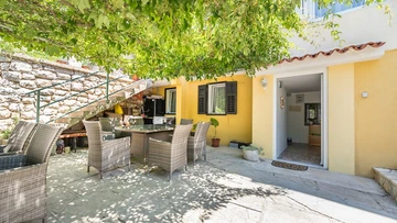 Baška Old Town Apartment for up to 5 Guests