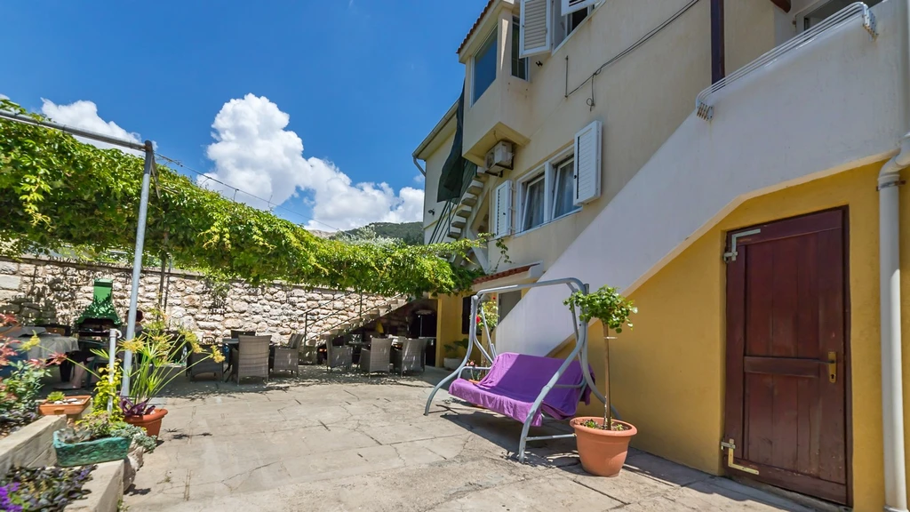 Baška Old Town Apartment for up to 5 Guests