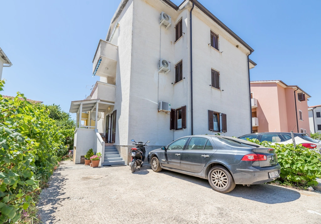 Two-Bedroom Apartment in Baška with Balcony