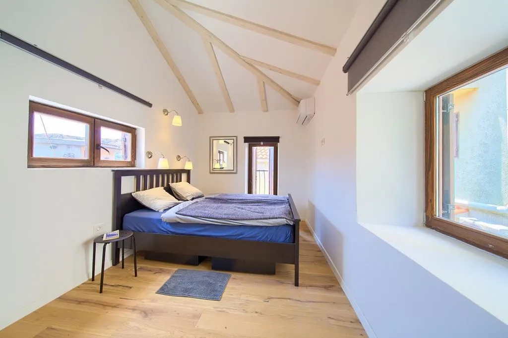 Baška Old Town Apartment for 2 Guests with Parking