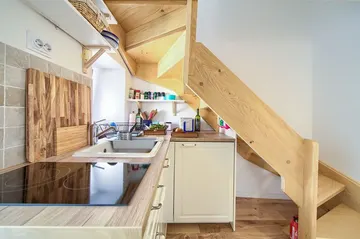 Baška Old Town Apartment for 2 Guests with Parking