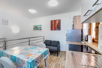 Two-Storey Apartment for 4 Guests in Baška