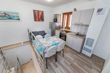 Two-Storey Apartment for 4 Guests in Baška