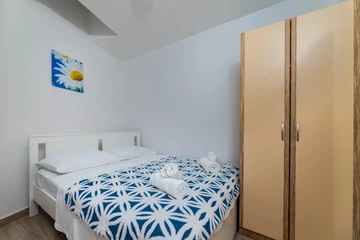 Two-Storey Apartment for 4 Guests in Baška