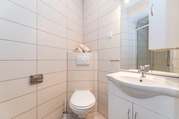 Two-Storey Apartment for 4 Guests in Baška