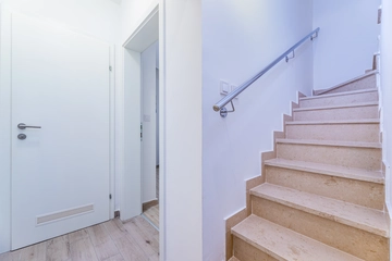 Two-Storey Apartment for 4 Guests in Baška