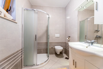 Two-Storey Apartment for 4 Guests in Baška