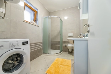 Two-Storey Apartment for 4 Guests in Baška