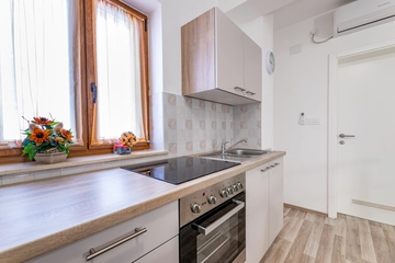 Two-Storey Apartment for 4 Guests in Baška