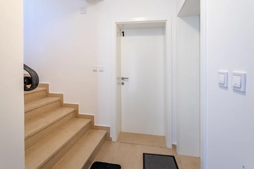 Two-Storey Apartment for 4 Guests in Baška