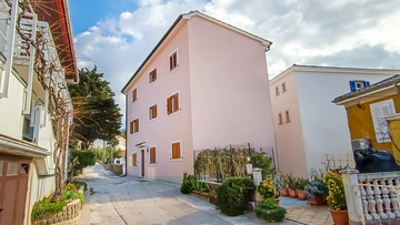 Two-Storey Apartment for 4 Guests in Baška