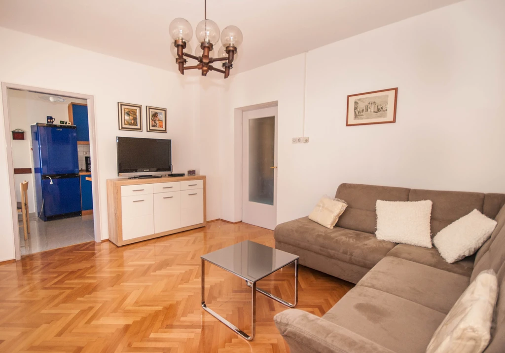 Vesna App - Apartman u Baški za 5 osoba s balkonom, 3 kupaonice i parkingom