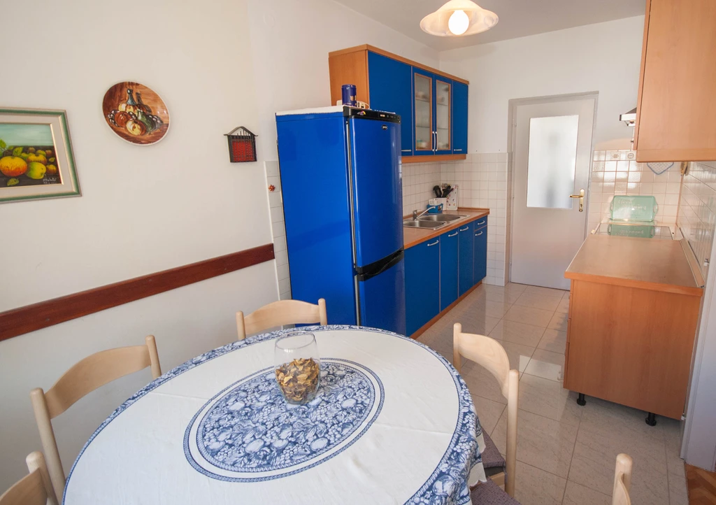 Vesna App - Apartman u Baški za 5 osoba s balkonom, 3 kupaonice i parkingom