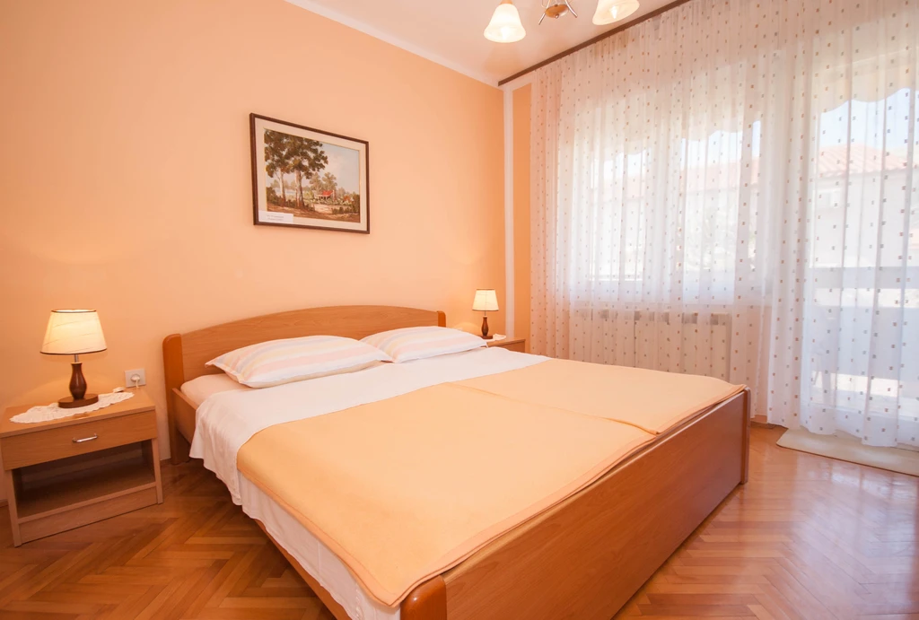 Vesna App - Apartman u Baški za 5 osoba s balkonom, 3 kupaonice i parkingom