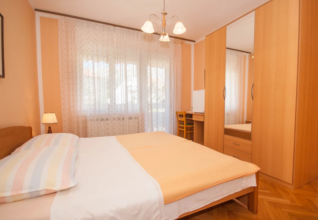 Vesna App - Apartman u Baški za 5 osoba s balkonom, 3 kupaonice i parkingom