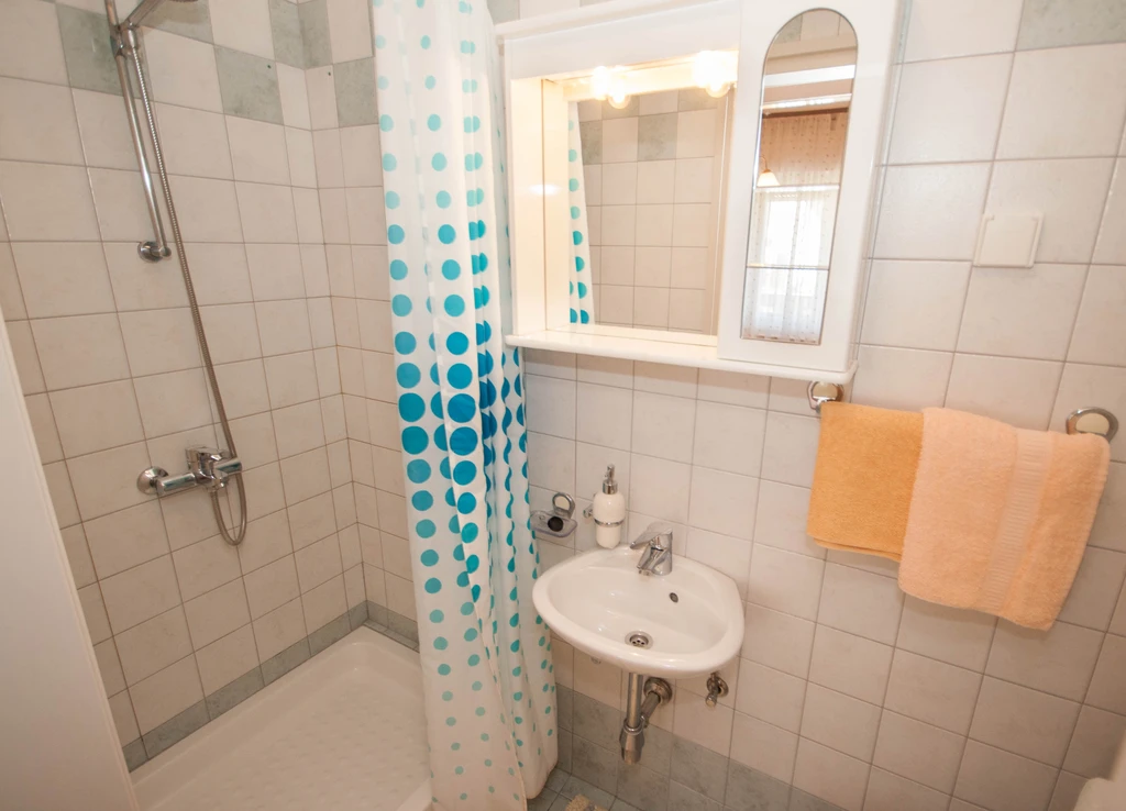 Vesna App - Apartman u Baški za 5 osoba s balkonom, 3 kupaonice i parkingom