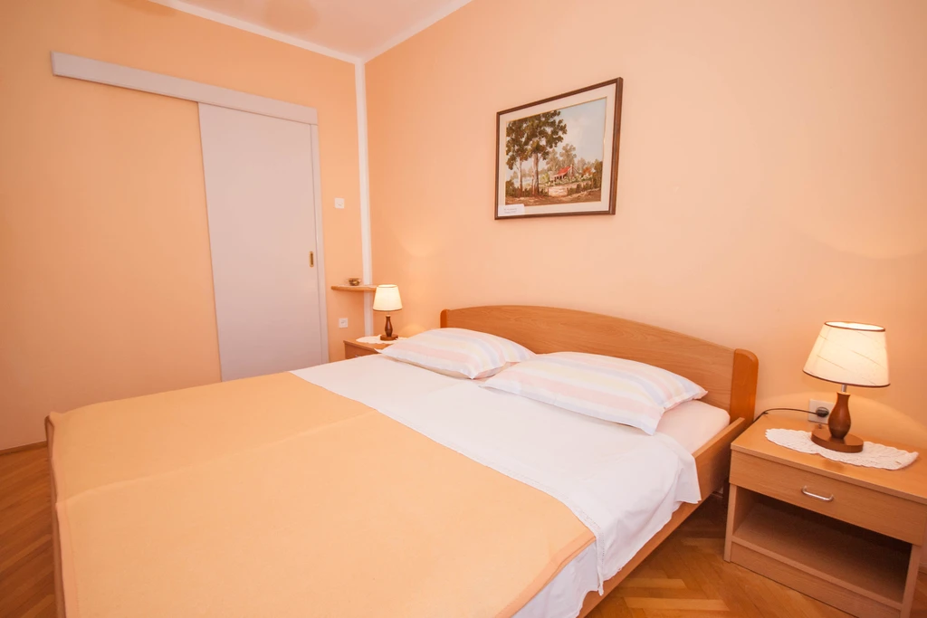 Vesna App - Apartman u Baški za 5 osoba s balkonom, 3 kupaonice i parkingom