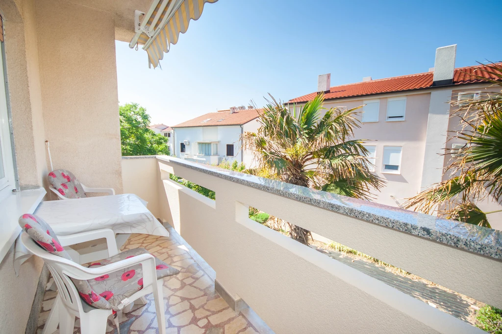 Vesna App - Apartman u Baški za 5 osoba s balkonom, 3 kupaonice i parkingom