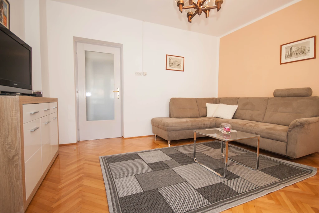 Vesna App - Apartman u Baški za 5 osoba s balkonom, 3 kupaonice i parkingom
