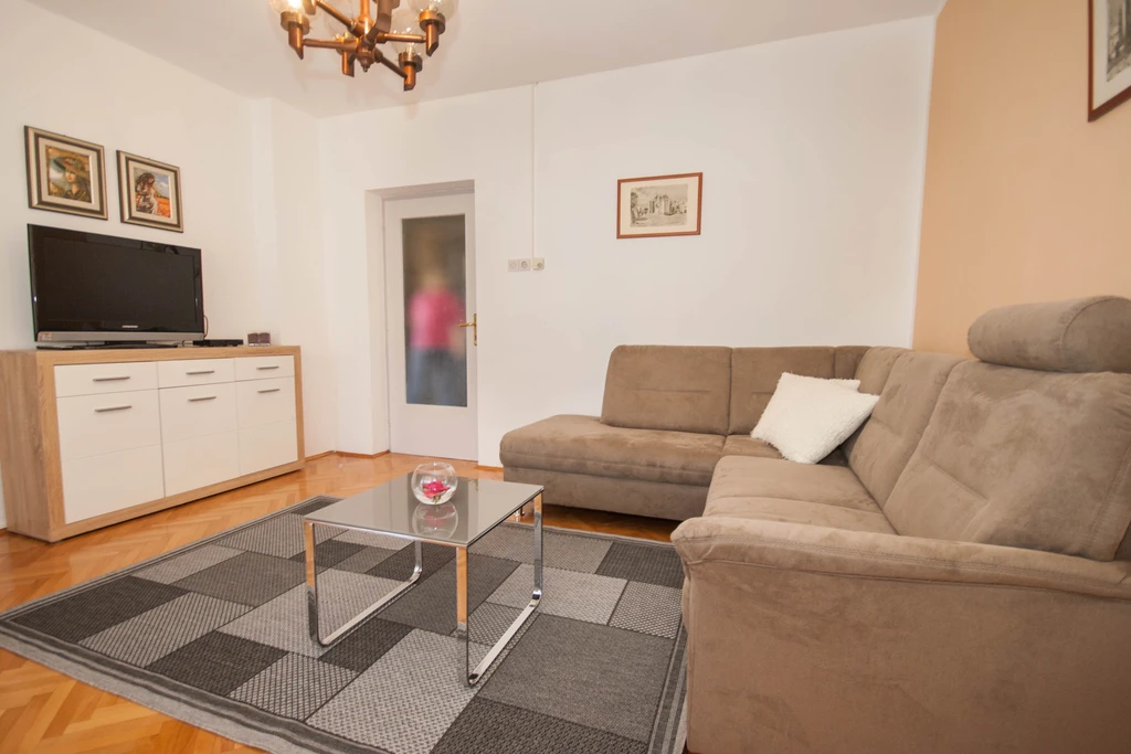 Vesna App - Apartman u Baški za 5 osoba s balkonom, 3 kupaonice i parkingom