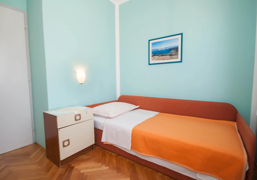 Vesna App - Apartman u Baški za 5 osoba s balkonom, 3 kupaonice i parkingom