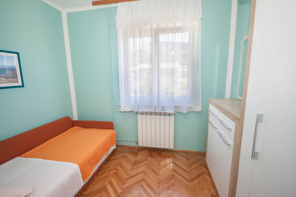 Vesna App - Apartman u Baški za 5 osoba s balkonom, 3 kupaonice i parkingom