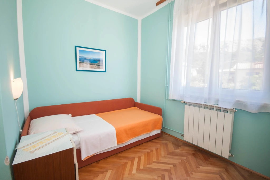 Vesna App - Apartman u Baški za 5 osoba s balkonom, 3 kupaonice i parkingom