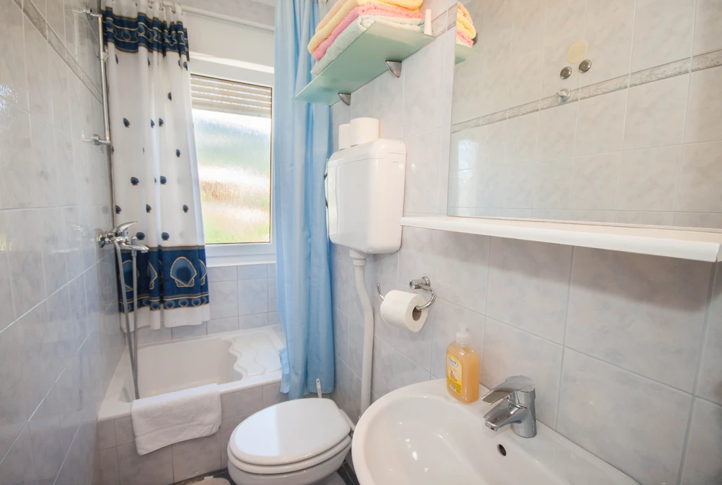 Vesna App - Apartman u Baški za 5 osoba s balkonom, 3 kupaonice i parkingom