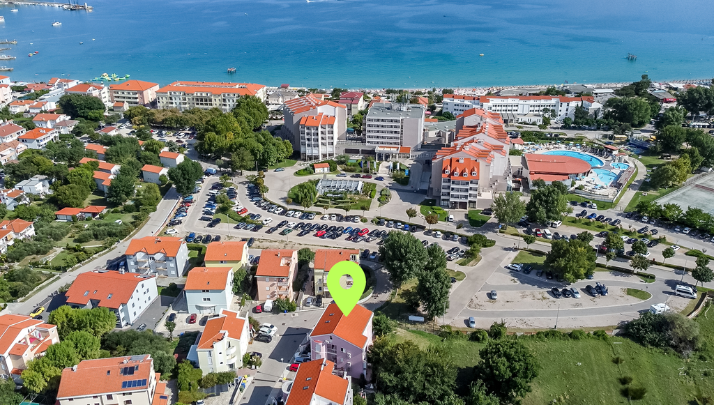 Lovorka 6 – Dvoetažni apartman u Baški za 7–9 osoba s balkonima i roštiljem